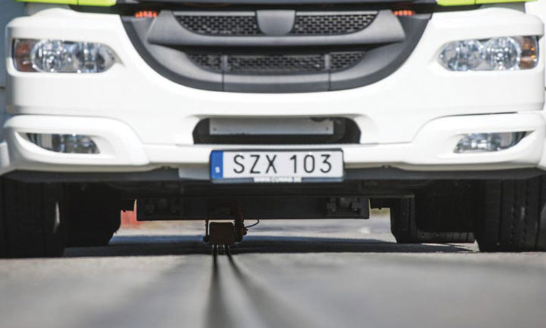 ครั้งแรกของโลก สวีเดนทดลองเปิดรางถนนที่สามารถชาร์จไฟฟ้าสำหรับรถยนต์ได้